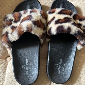 Activ Pro Faux Leopard Fur Slides